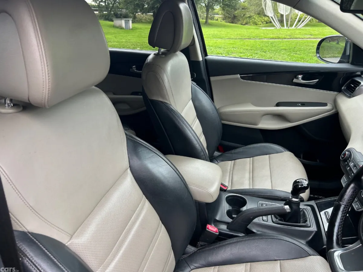 Kia Sorento SUV, Diesel, 2017, Red
