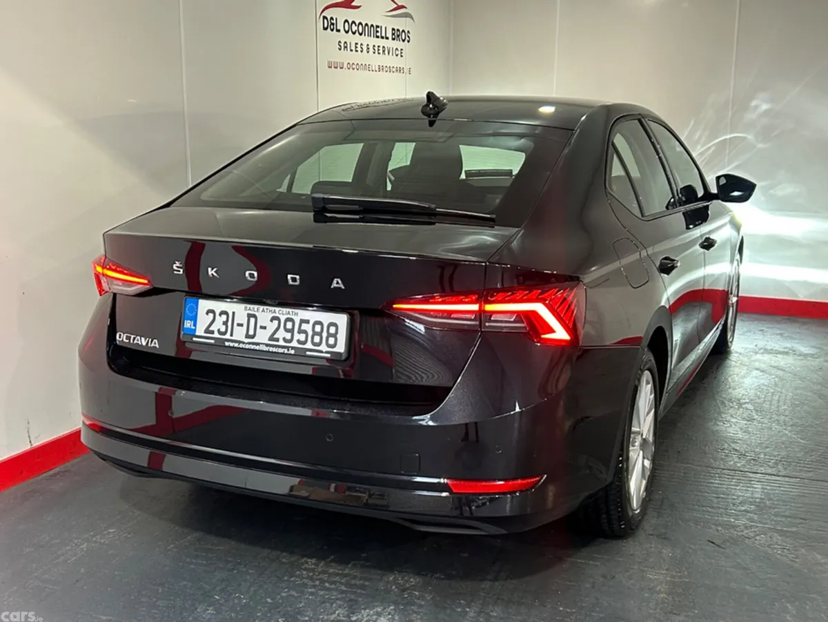 Skoda Octavia Hatchback, Diesel, 2023, Black