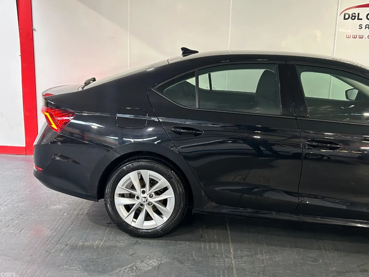 Skoda Octavia Hatchback, Diesel, 2023, Black