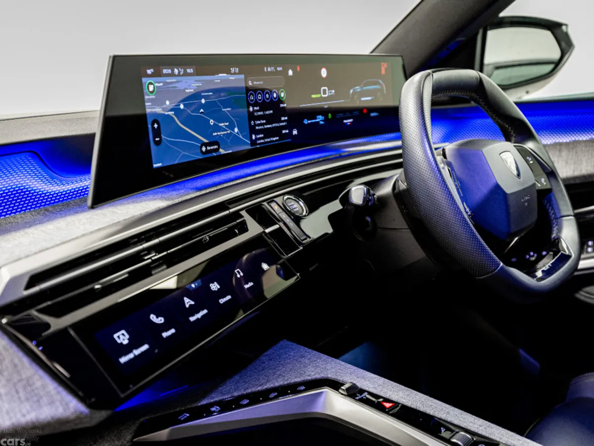 Peugeot 5008 SUV, Electric, 2025, Blue