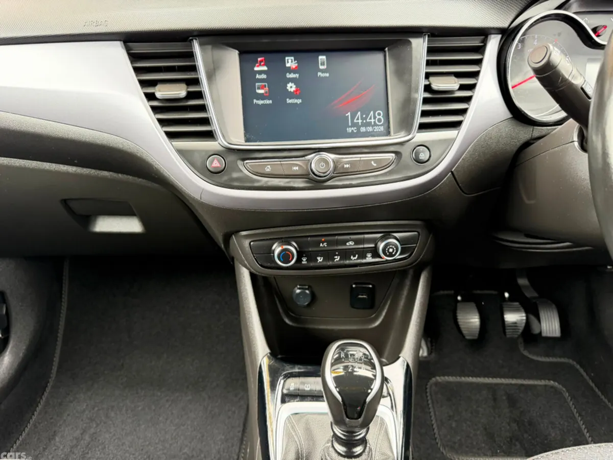 Opel Crossland X MPV, Petrol, 2023, White