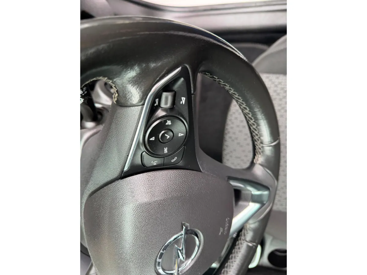 Opel Crossland X MPV, Petrol, 2023, White