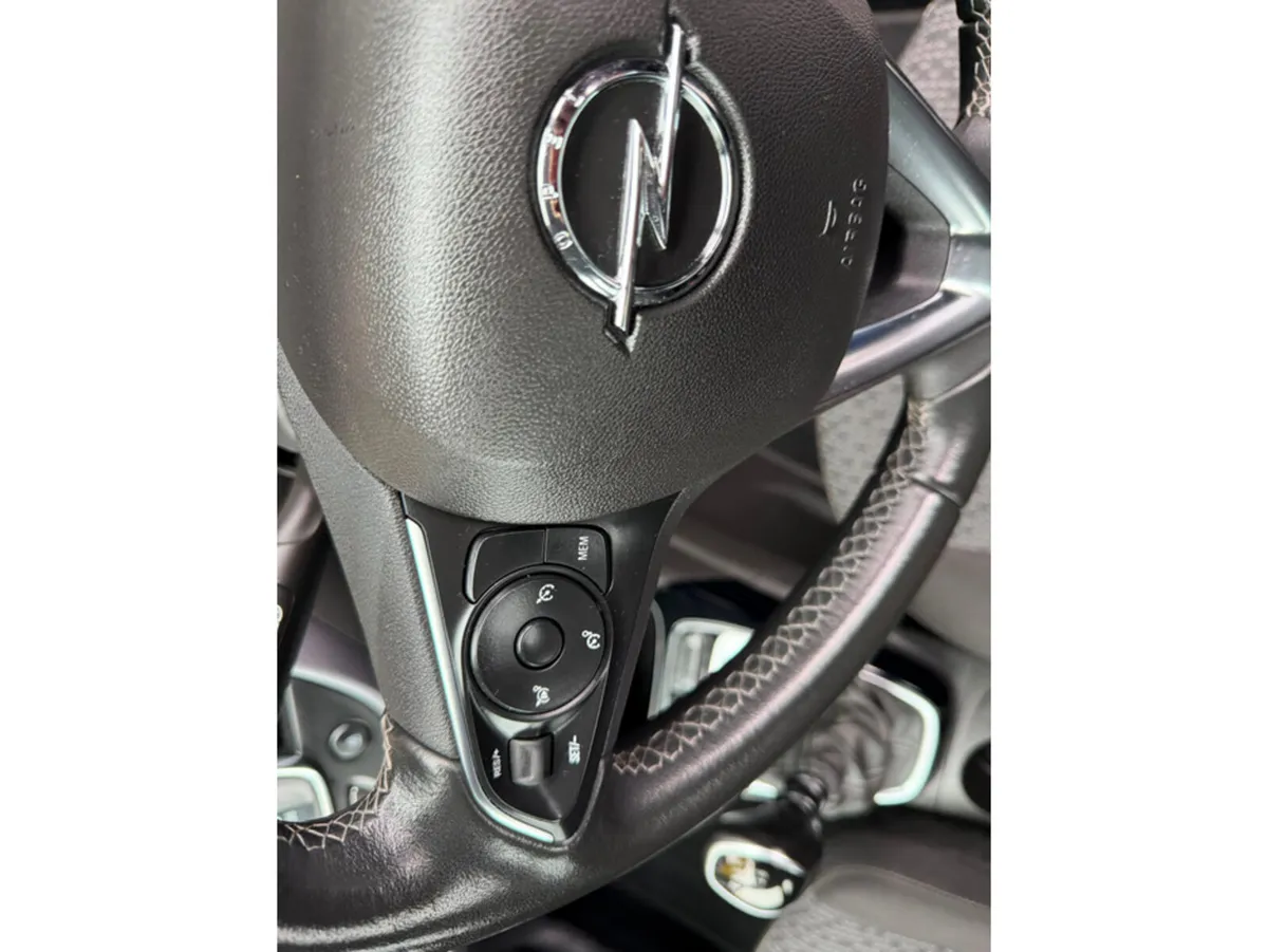 Opel Crossland X MPV, Petrol, 2023, White