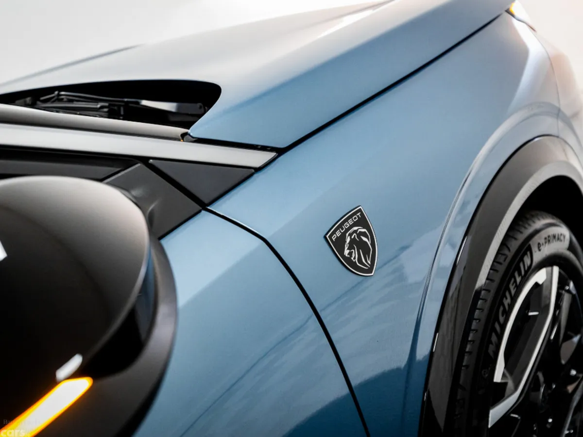 Peugeot 5008 SUV, Electric, 2025, Blue