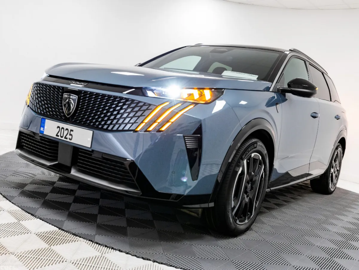 Peugeot 5008 SUV, Electric, 2025, Blue