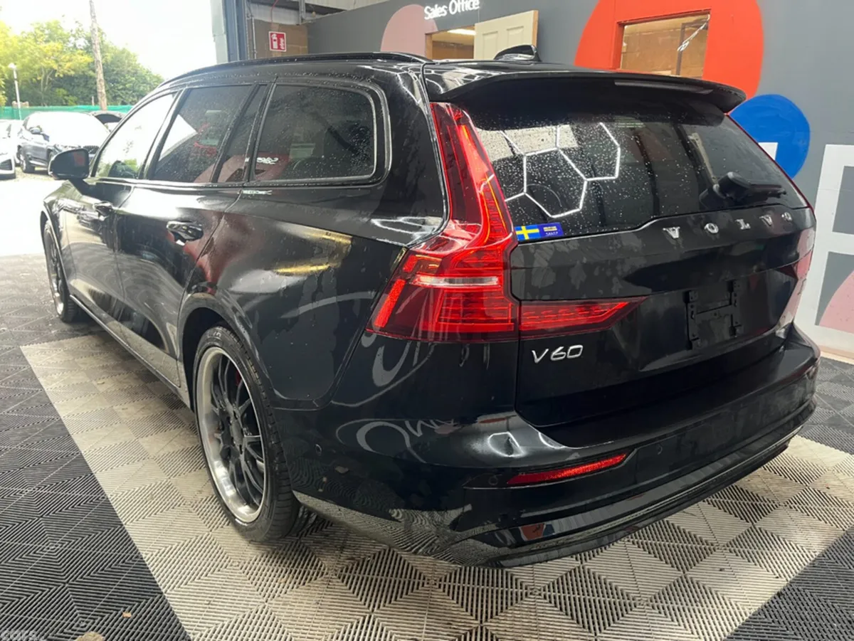 Volvo V60 Estate, Petrol Hybrid, 2023, Black