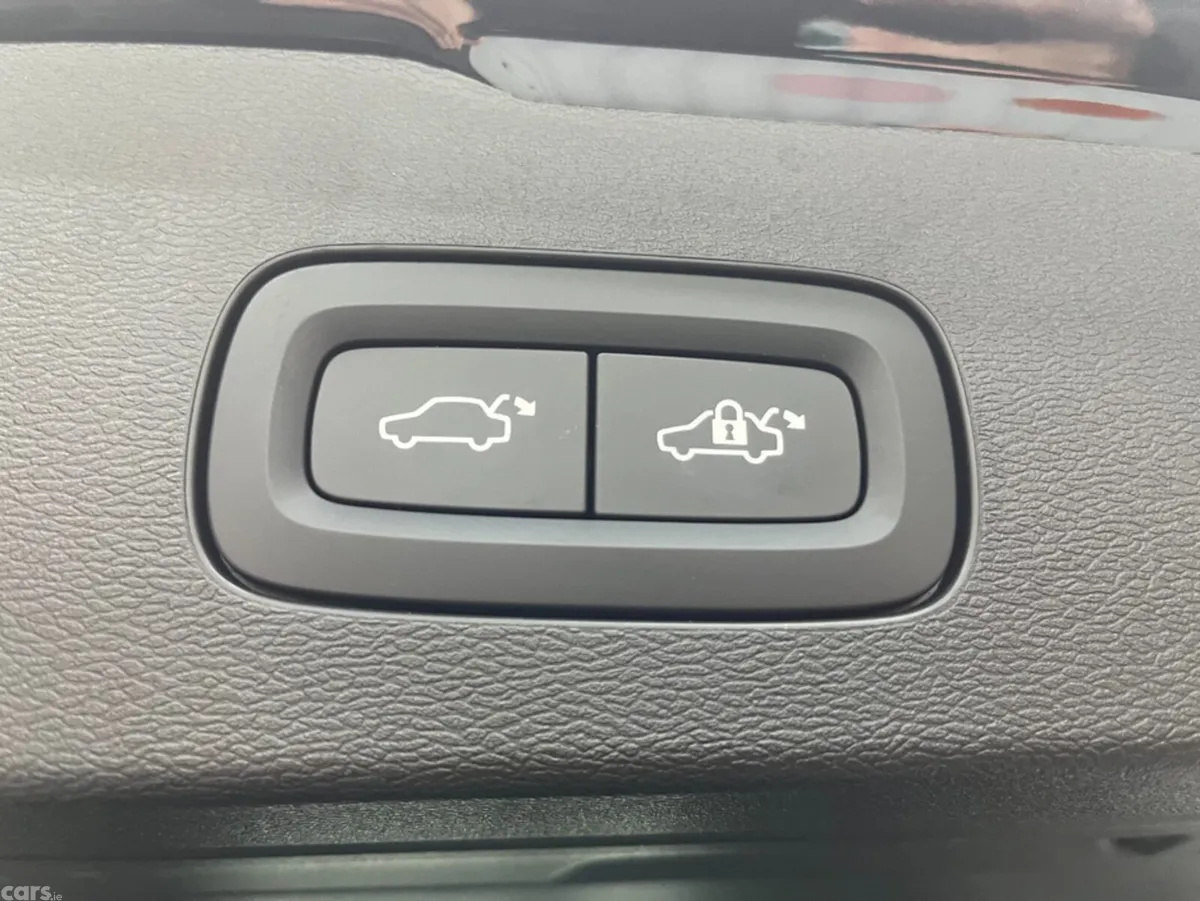 Volvo V60 Estate, Petrol Hybrid, 2023, Black