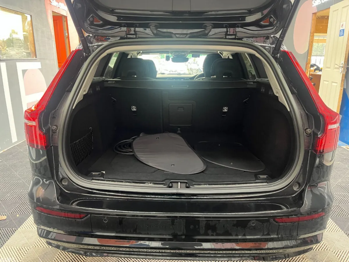 Volvo V60 Estate, Petrol Hybrid, 2023, Black