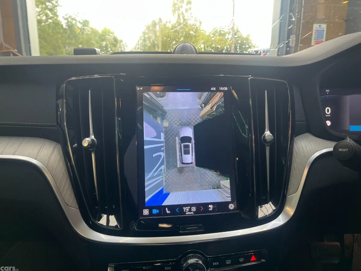Volvo V60 Estate, Petrol Hybrid, 2023, Black