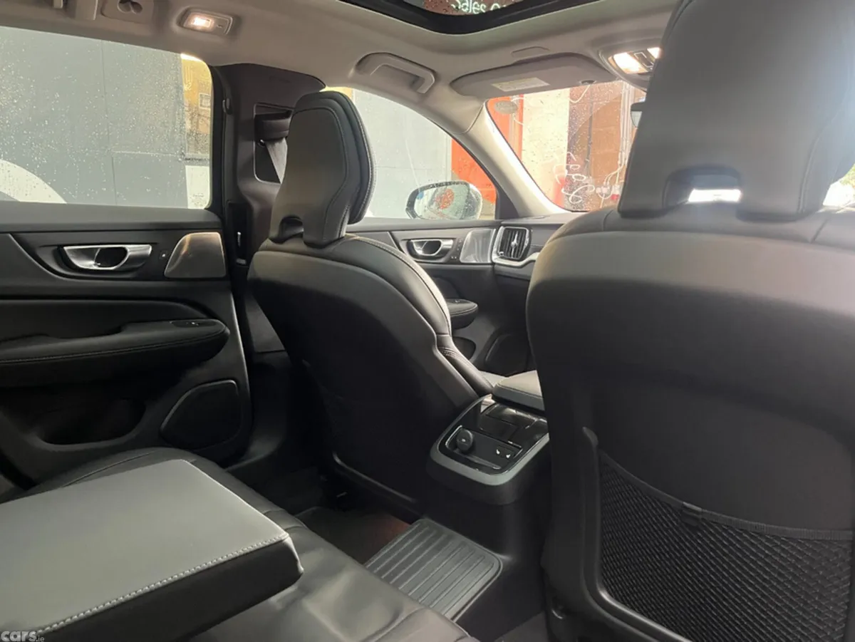 Volvo V60 Estate, Petrol Hybrid, 2023, Black
