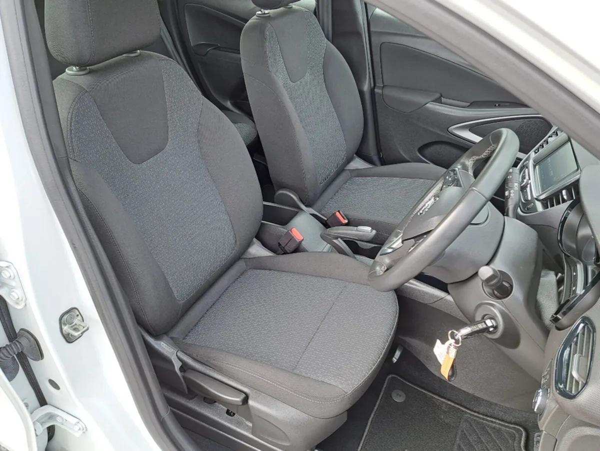 Opel Crossland SUV, Petrol, 2024, White