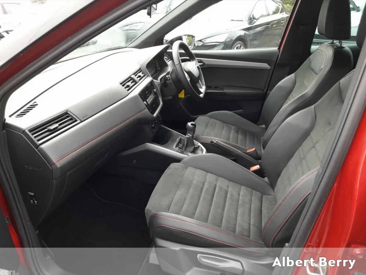 SEAT Arona Hatchback, Petrol, 2020, Red