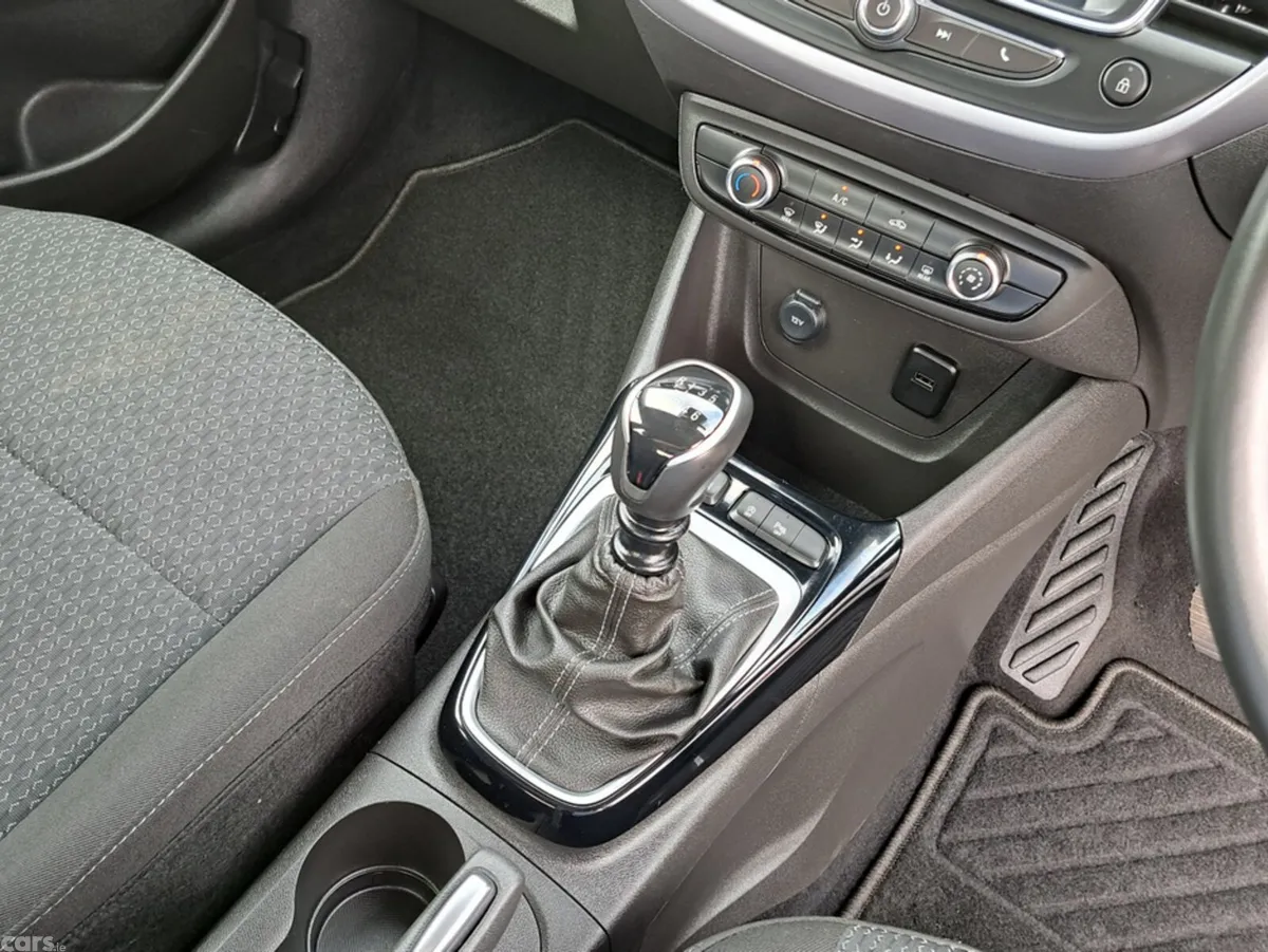 Opel Crossland SUV, Petrol, 2024, White