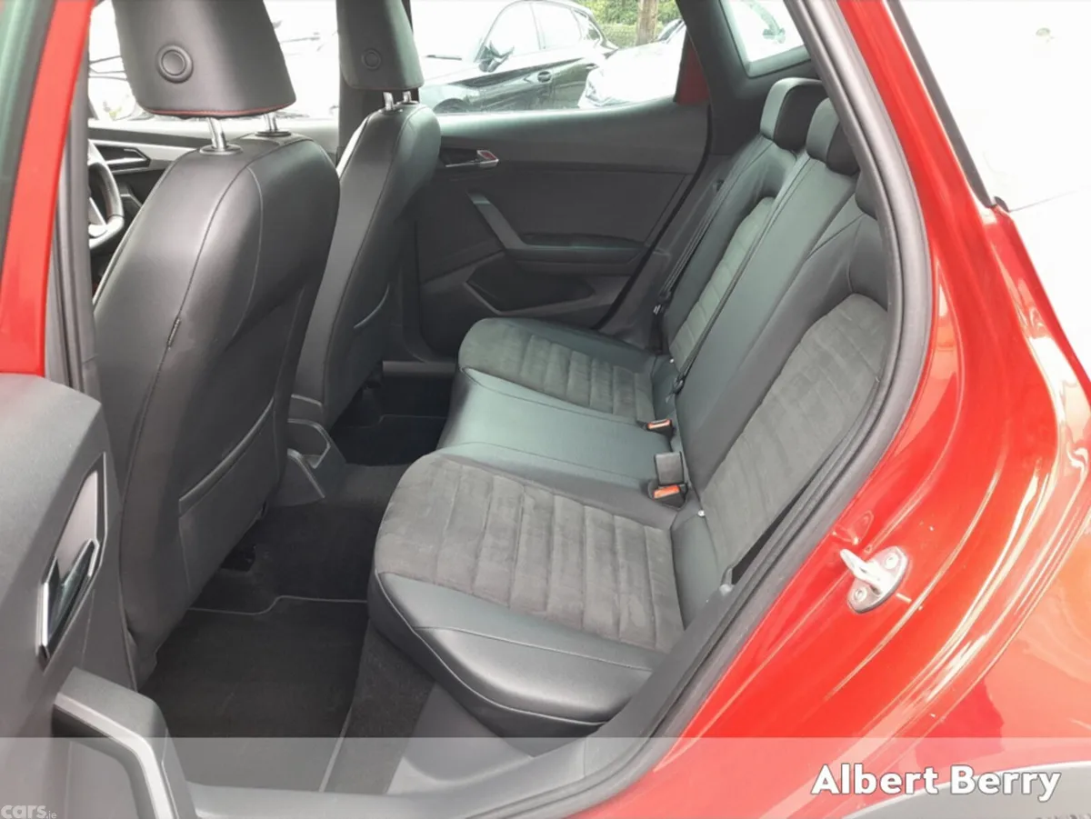 SEAT Arona Hatchback, Petrol, 2020, Red