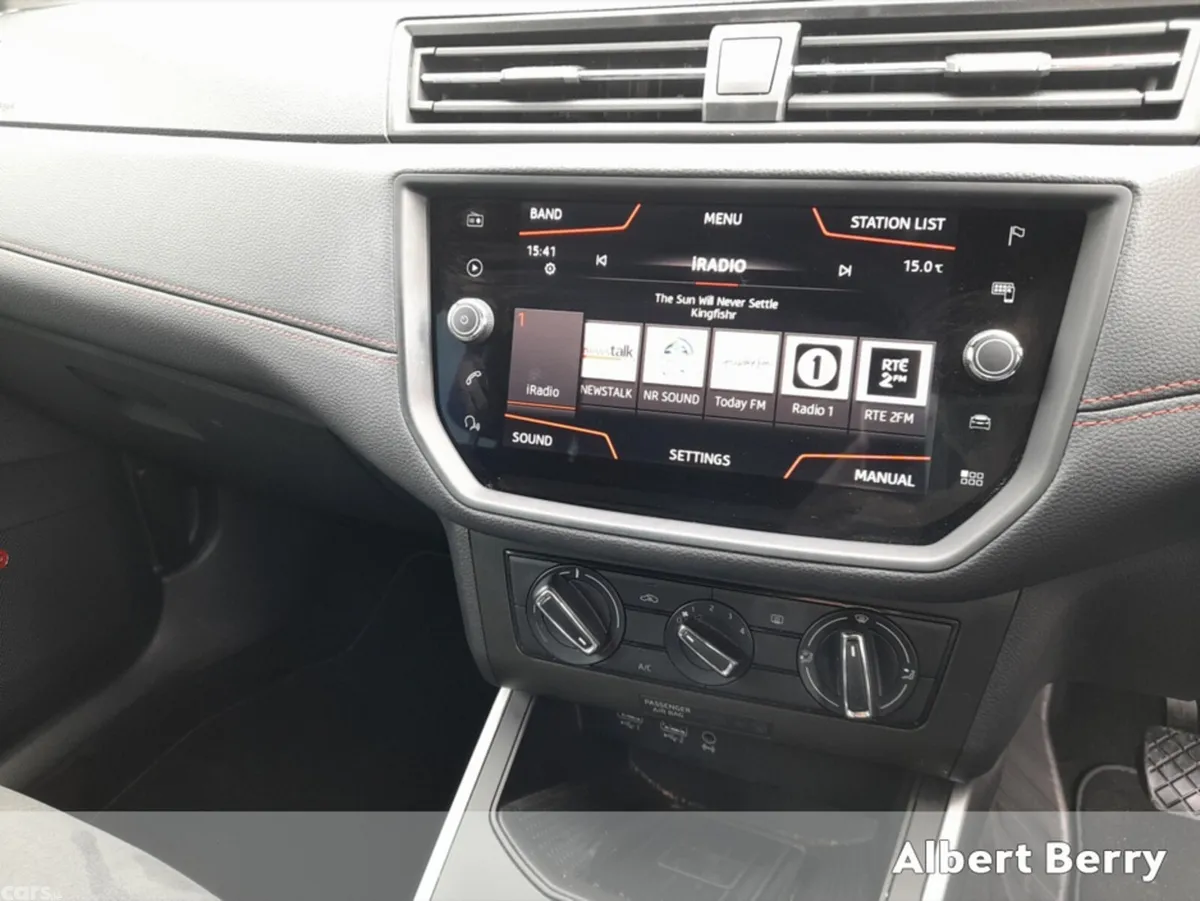 SEAT Arona Hatchback, Petrol, 2020, Red