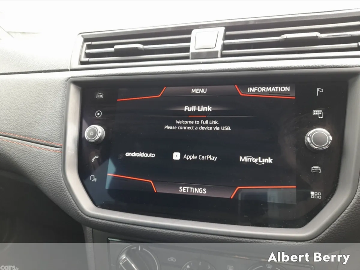 SEAT Arona Hatchback, Petrol, 2020, Red