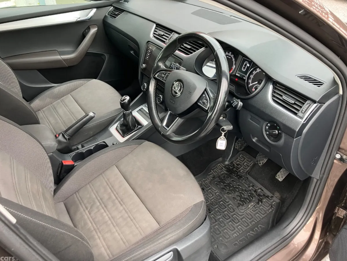 Skoda Octavia Hatchback, Diesel, 2019, Brown
