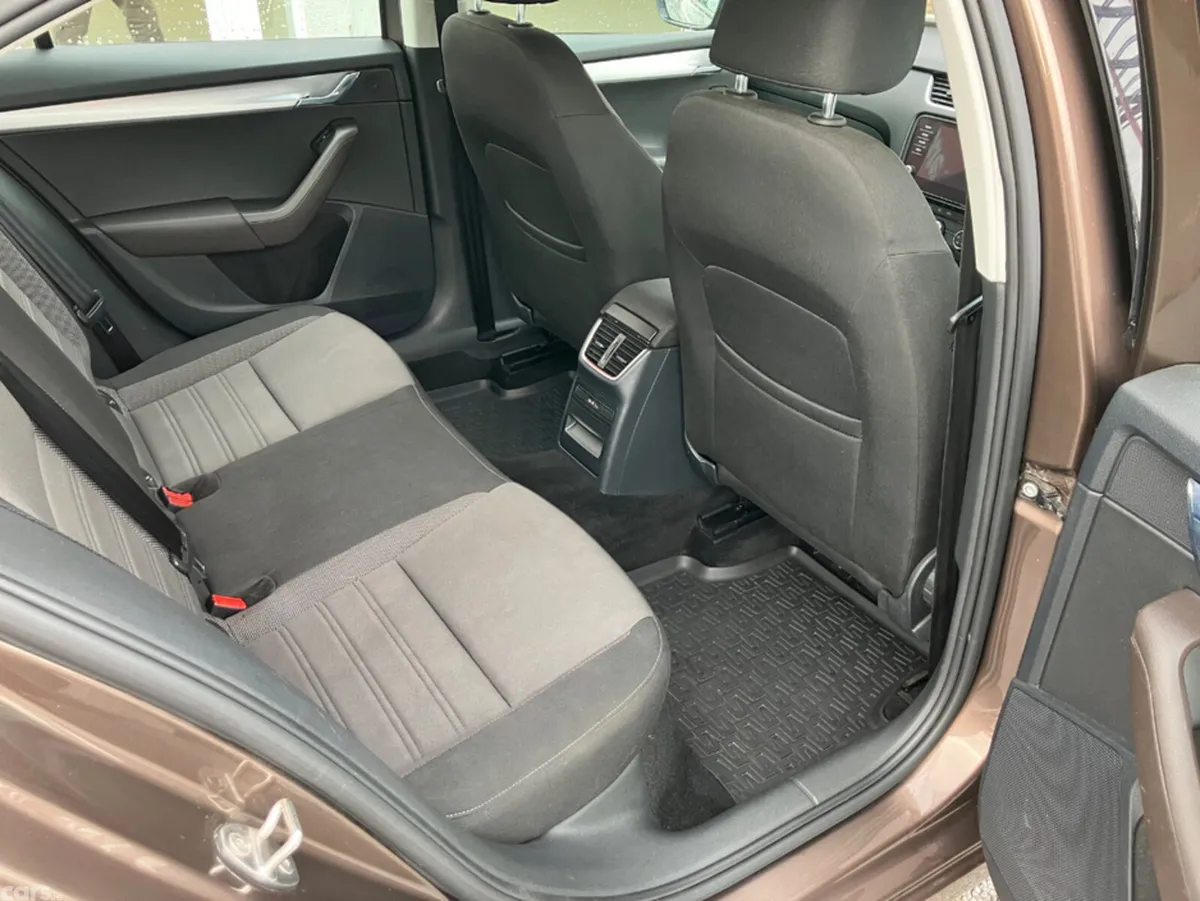 Skoda Octavia Hatchback, Diesel, 2019, Brown