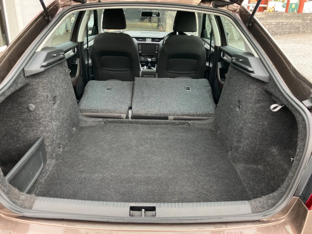 Skoda Octavia Hatchback, Diesel, 2019, Brown
