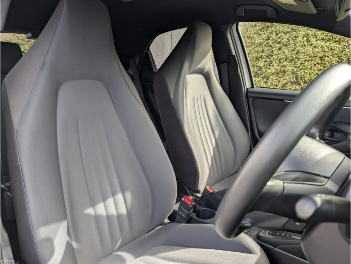 Toyota Yaris Hatchback, Petrol Hybrid, 2023, White