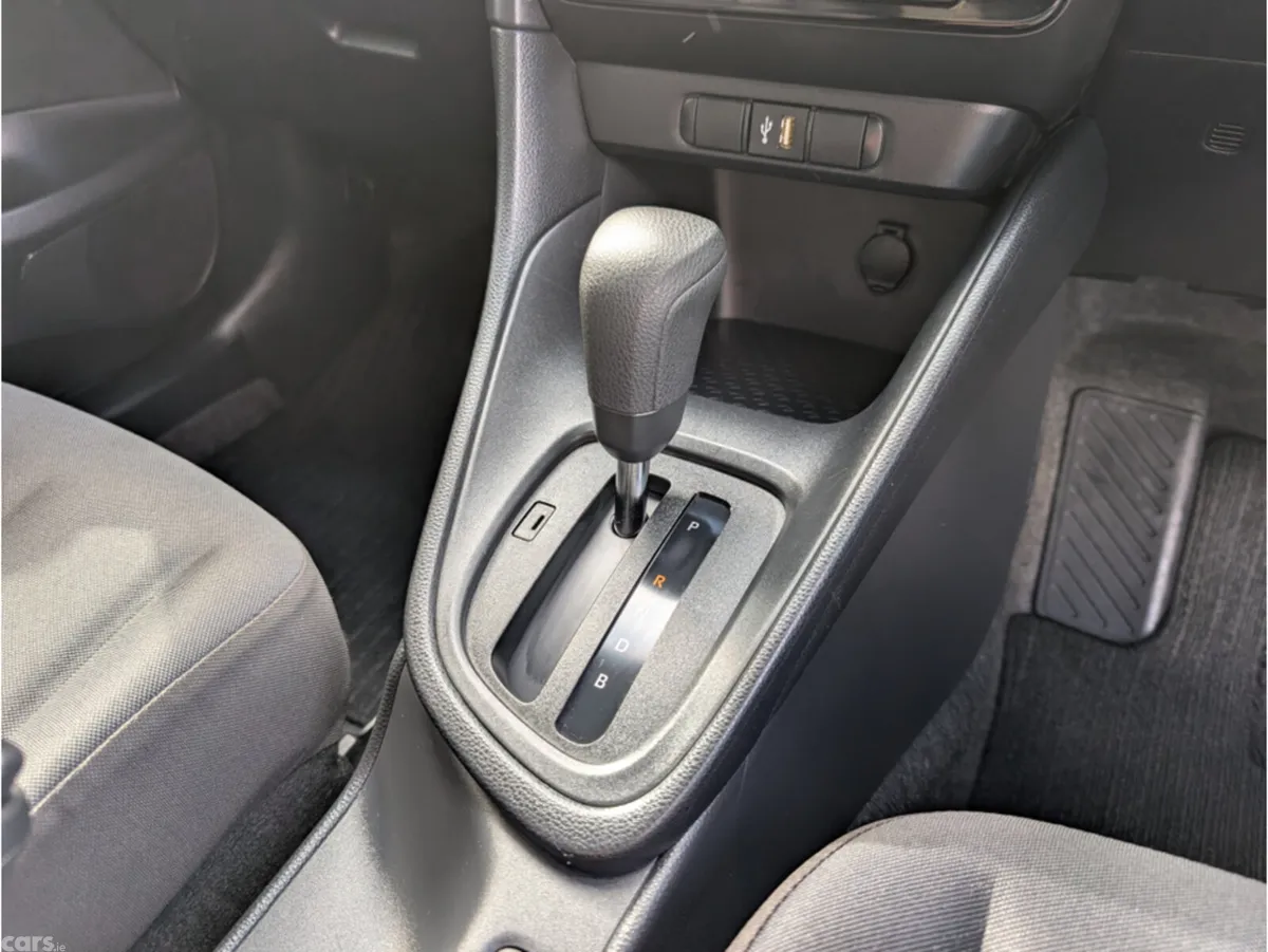 Toyota Yaris Hatchback, Petrol Hybrid, 2023, White