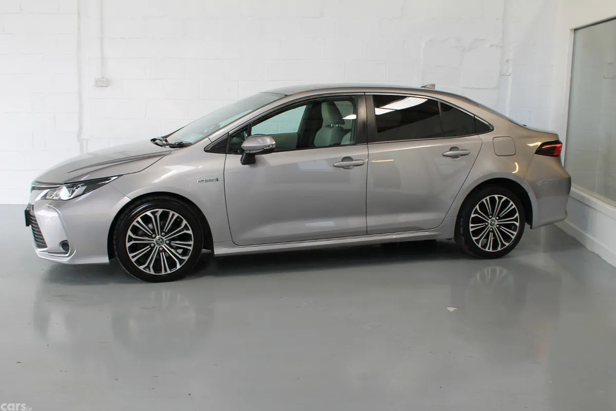 Toyota Corolla Saloon, Petrol Hybrid, 2019, Grey