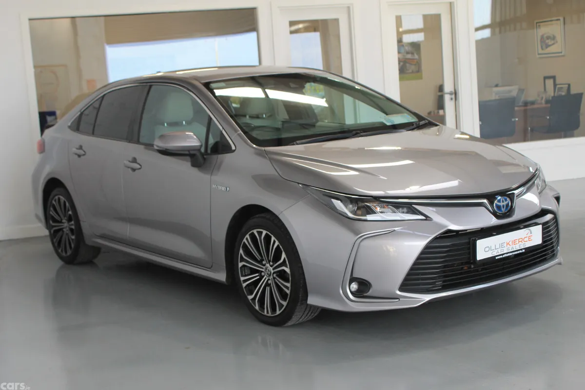 Toyota Corolla Saloon, Petrol Hybrid, 2019, Grey