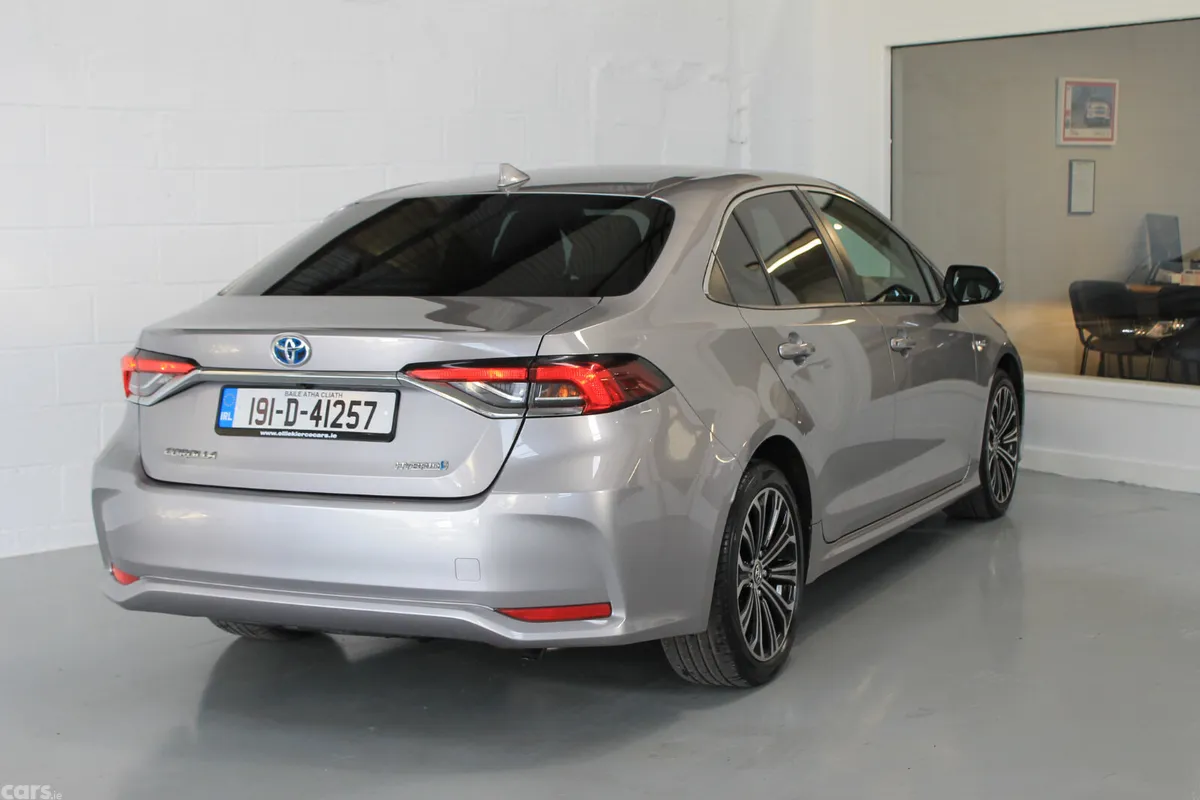 Toyota Corolla Saloon, Petrol Hybrid, 2019, Grey