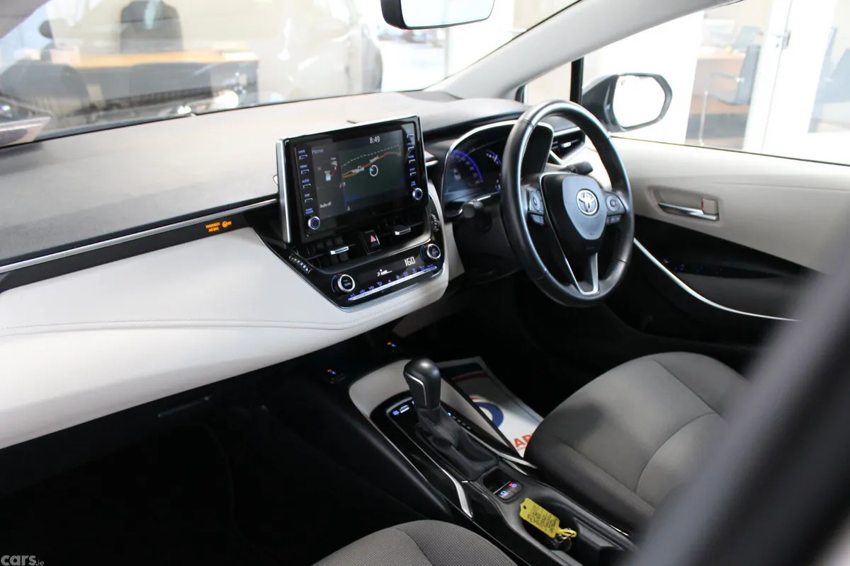 Toyota Corolla Saloon, Petrol Hybrid, 2019, Grey