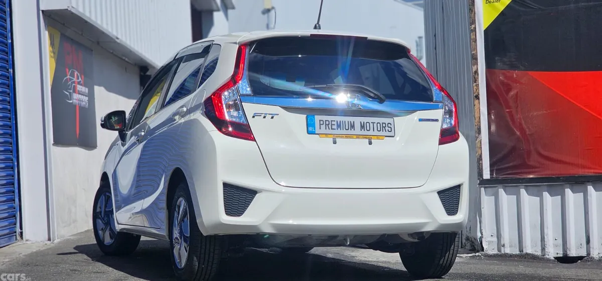 Honda Fit Hatchback, Petrol Hybrid, 2015, White