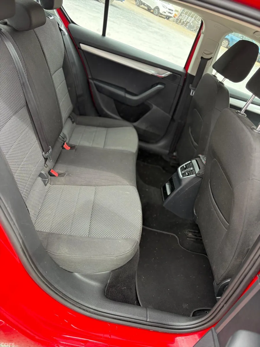 Skoda Octavia Hatchback, Diesel, 2015, Red