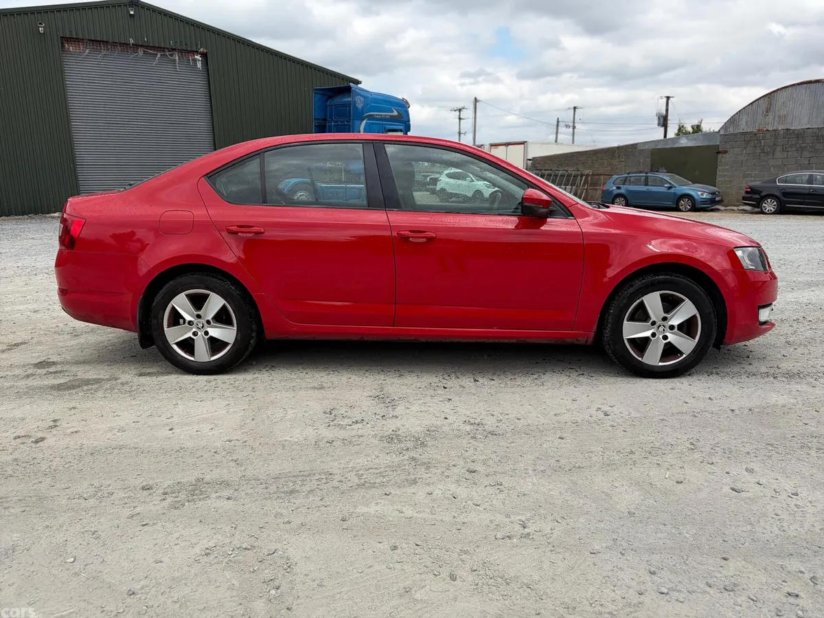 Skoda Octavia Hatchback, Diesel, 2015, Red