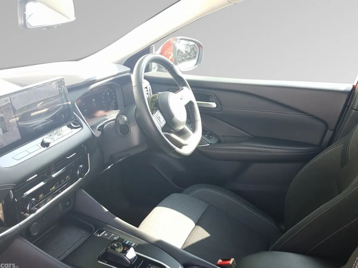 Nissan Qashqai MPV, Petrol, 2023, Red