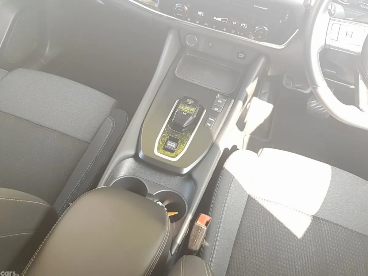 Nissan Qashqai MPV, Petrol, 2023, Red