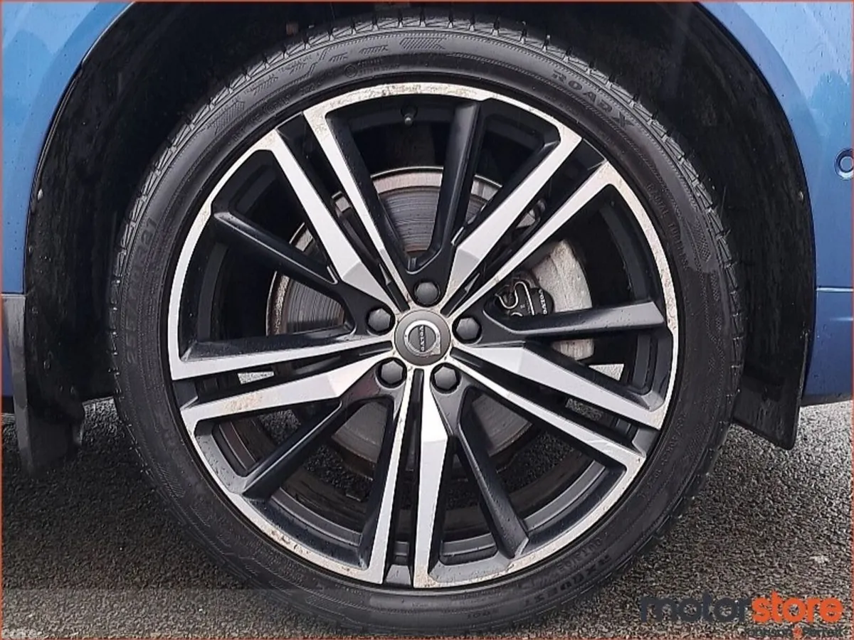 Volvo XC60 SUV, Petrol Plug-in Hybrid, 2020, Blue