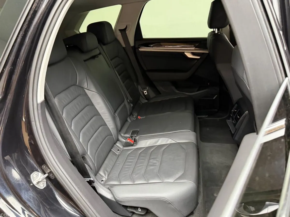 Volkswagen Touareg SUV, Diesel, 2019, Black