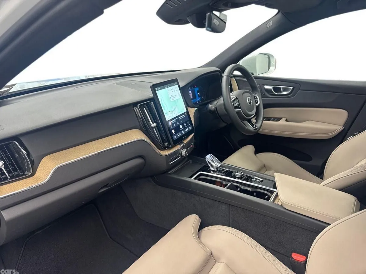 Volvo XC60 SUV, Petrol Plug-in Hybrid, 2025, White