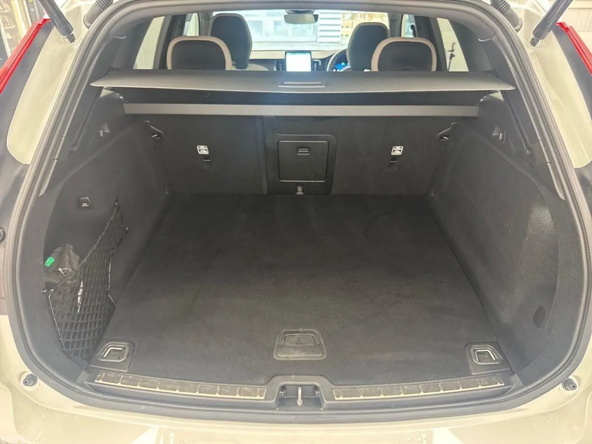 Volvo XC60 SUV, Petrol Plug-in Hybrid, 2025, White