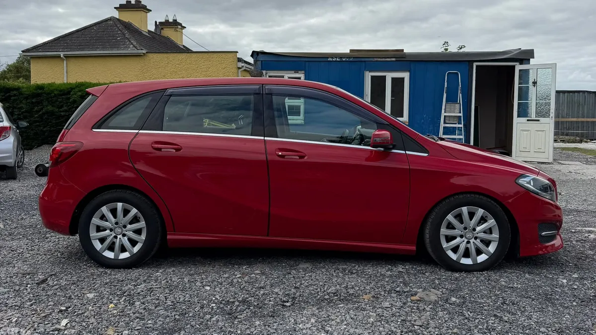 Mercedes-Benz B-Class MPV, Petrol, 2015, Red