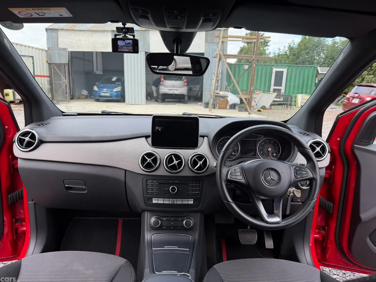 Mercedes-Benz B-Class MPV, Petrol, 2015, Red