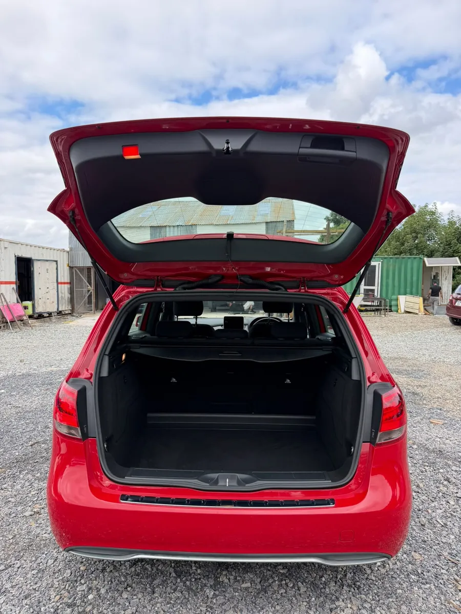 Mercedes-Benz B-Class MPV, Petrol, 2015, Red