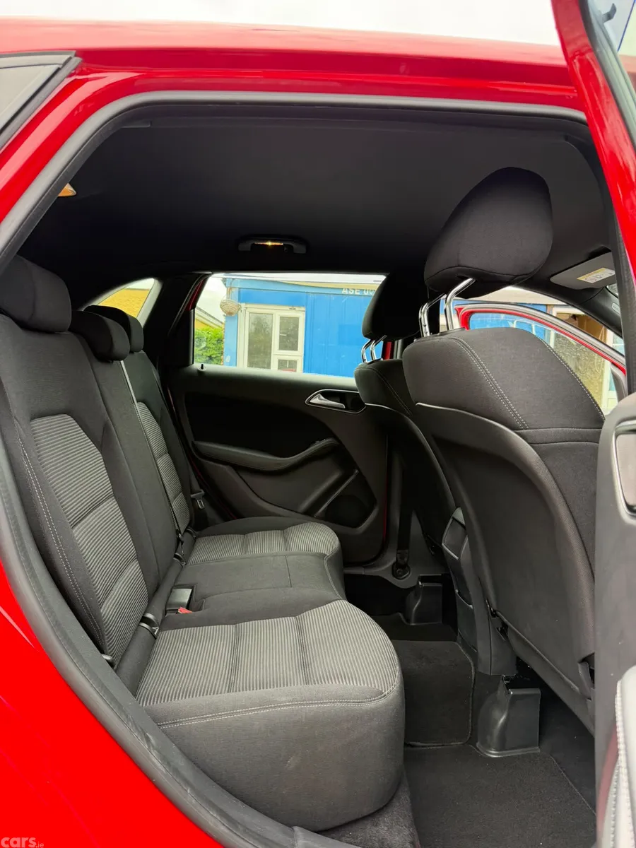 Mercedes-Benz B-Class MPV, Petrol, 2015, Red