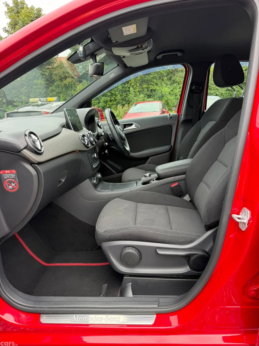 Mercedes-Benz B-Class MPV, Petrol, 2015, Red