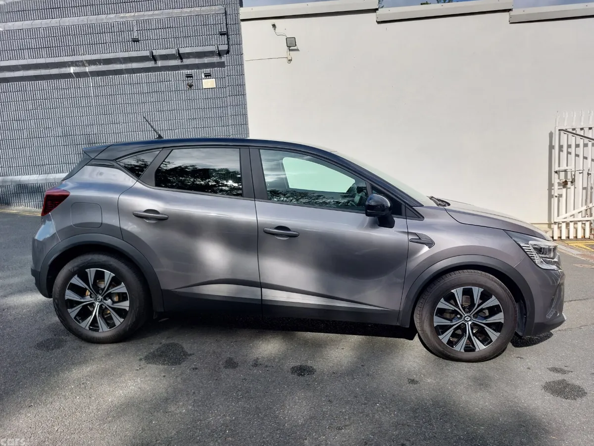 Renault Captur SUV, Petrol, 2023, Grey