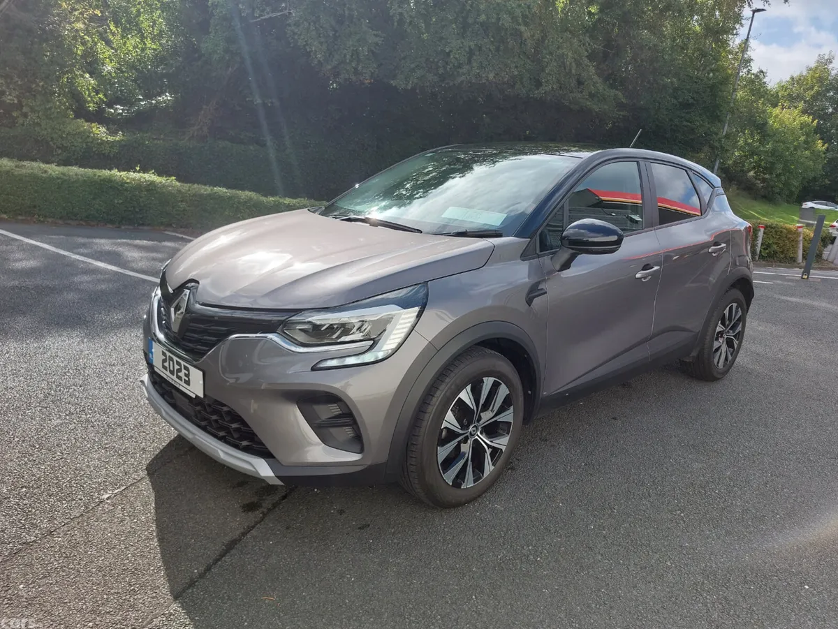 Renault Captur SUV, Petrol, 2023, Grey