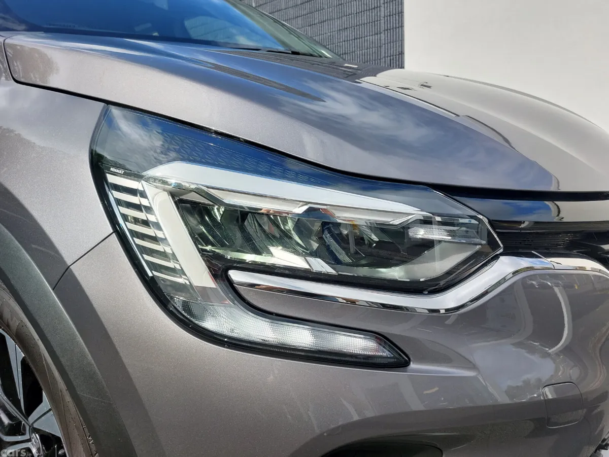 Renault Captur SUV, Petrol, 2023, Grey