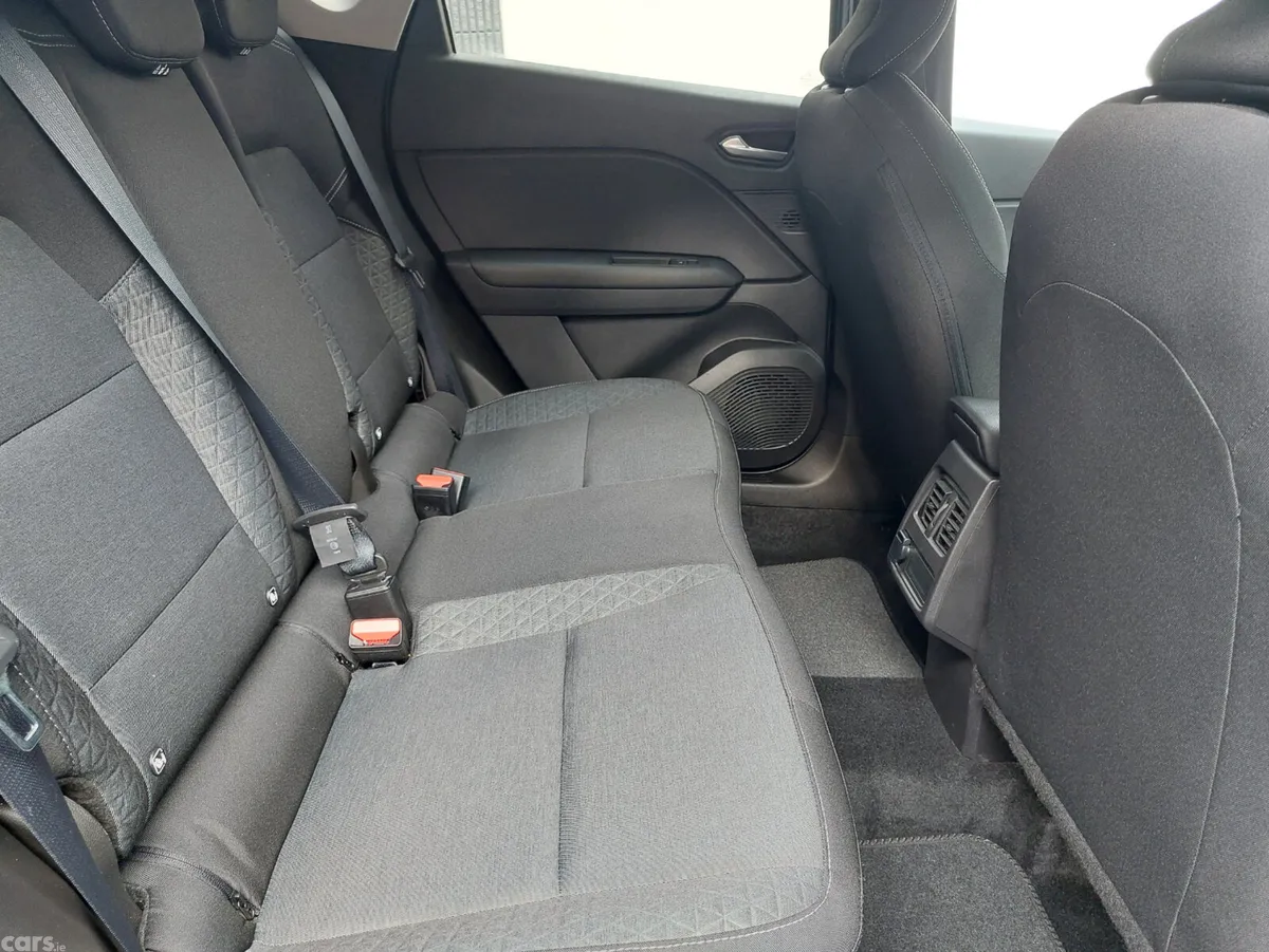 Renault Captur SUV, Petrol, 2023, Grey