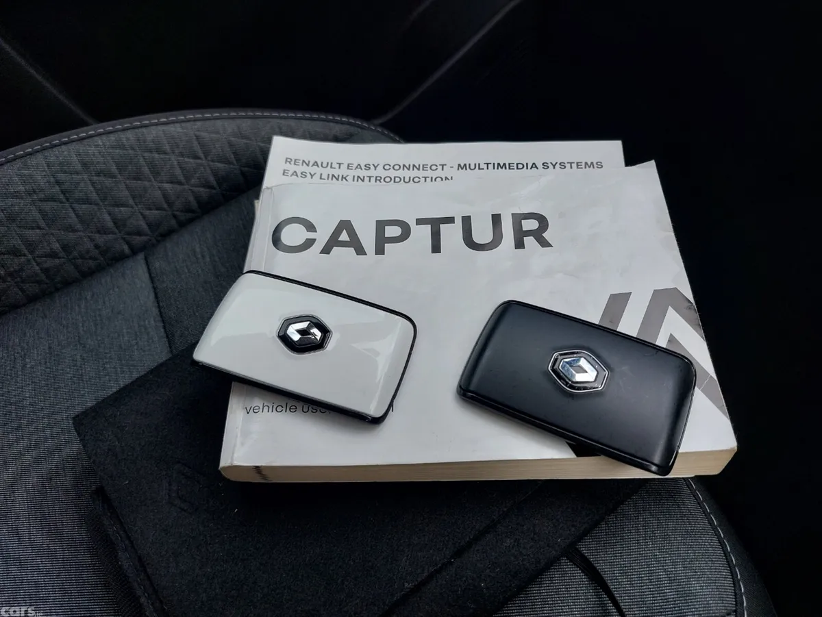 Renault Captur SUV, Petrol, 2023, Grey