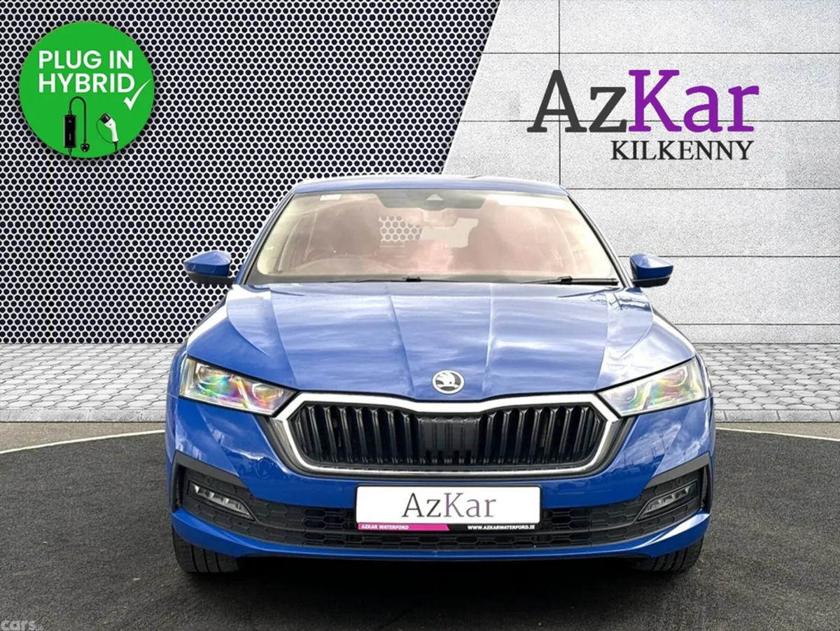 Skoda Octavia Hatchback, Petrol Plug-in Hybrid, 2023, Blue