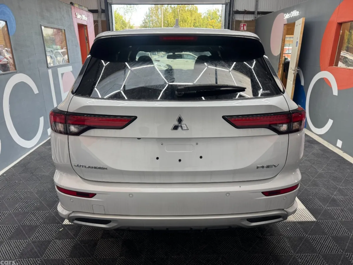 Mitsubishi Outlander SUV, Petrol Plug-in Hybrid, 2024, White